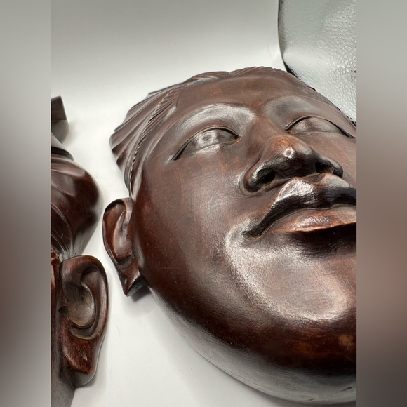 Vintage Balinese wood carvings of a man & woman in the National Headdress - Picture 6 of 17